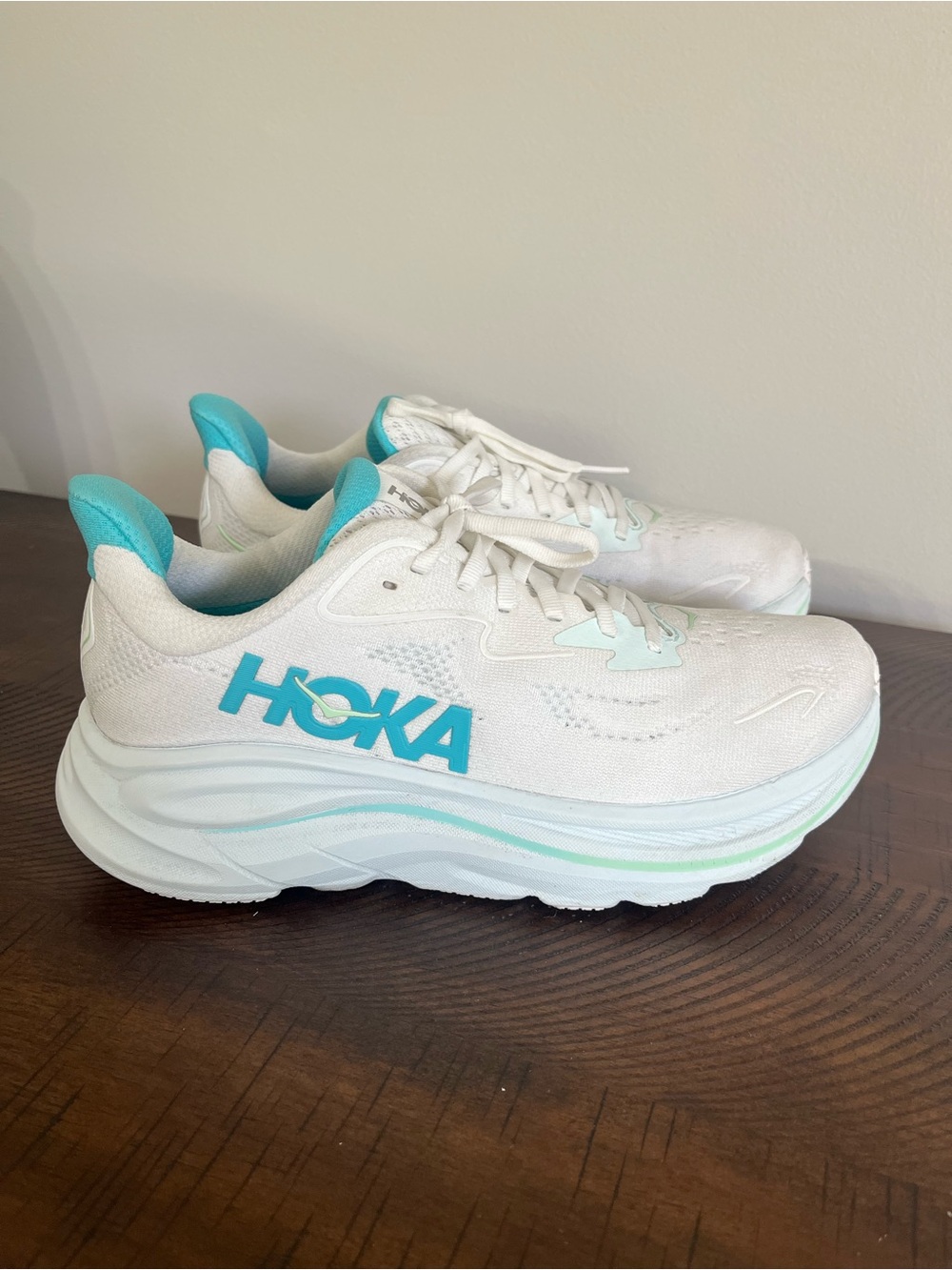 Hoka One One Clifton 10 White Cielo Blue breathable jacquard knit upper Size 9 B - Picture 13 of 14